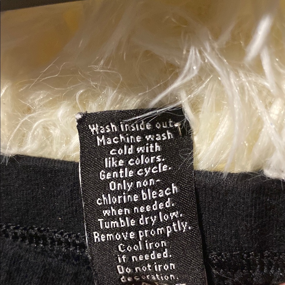 Hue Women’s Black Leggings With Silver Studs. Size M - Picture 3 of 4